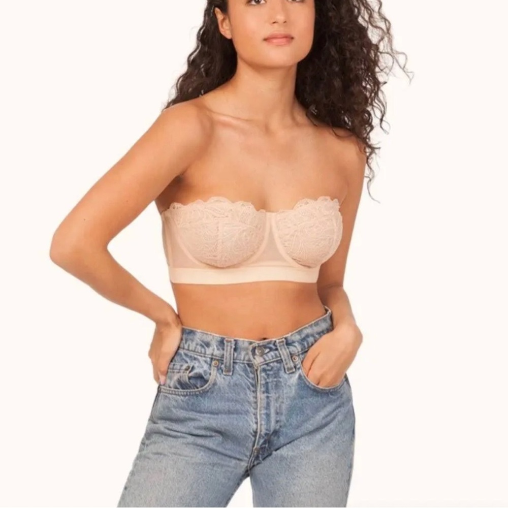 Lively Lace Strapless Bra
